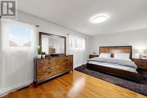 32 Hillpath Crescent, Brampton, ON - Indoor Photo Showing Bedroom