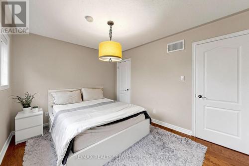 32 Hillpath Crescent, Brampton, ON - Indoor Photo Showing Bedroom