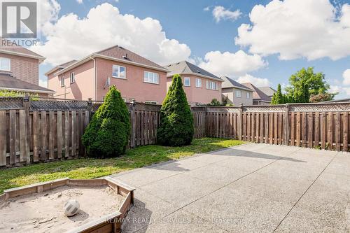 32 Hillpath Crescent, Brampton, ON - Outdoor
