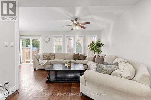 32 Hillpath Crescent, Brampton, ON - Indoor Photo Showing Living Room