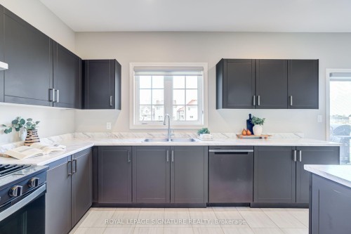 252 Springfield Crescent, Clearview, ON - Indoor Photo Showing Kitchen With Double Sink