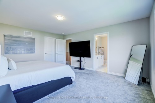 252 Springfield Crescent, Clearview, ON - Indoor Photo Showing Bedroom