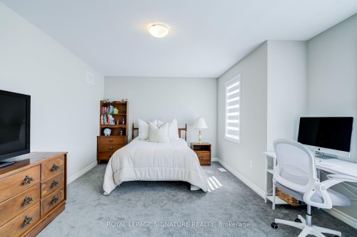 252 Springfield Crescent, Clearview, ON - Indoor Photo Showing Bedroom