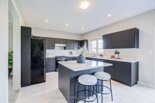 252 Springfield Crescent, Clearview, ON - Indoor Photo Showing Kitchen