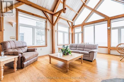 187 Champlain Road, Penetanguishene, ON - Indoor Photo Showing Living Room