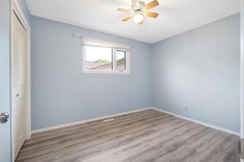 50 Kowall Bay, Winnipeg, MB - Indoor Photo Showing Other Room
