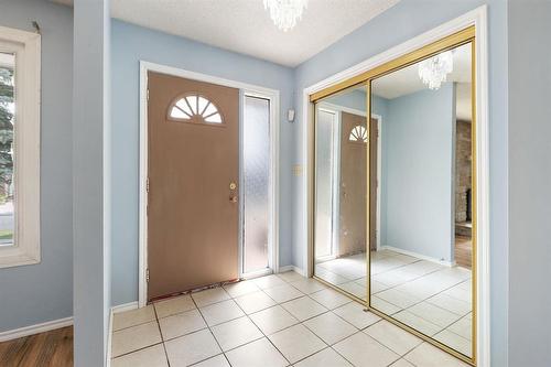 50 Kowall Bay, Winnipeg, MB - Indoor Photo Showing Other Room