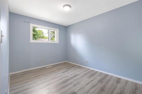 50 Kowall Bay, Winnipeg, MB - Indoor Photo Showing Other Room