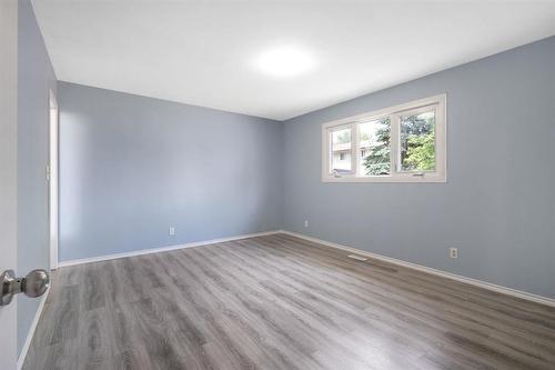 50 Kowall Bay, Winnipeg, MB - Indoor Photo Showing Other Room