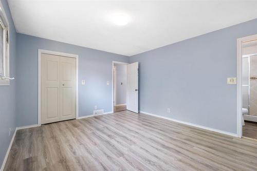 50 Kowall Bay, Winnipeg, MB - Indoor Photo Showing Other Room