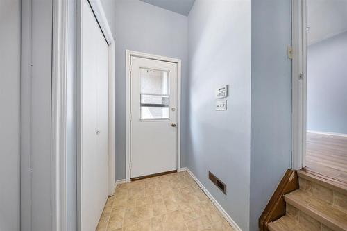 50 Kowall Bay, Winnipeg, MB - Indoor Photo Showing Other Room