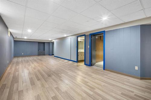 50 Kowall Bay, Winnipeg, MB - Indoor Photo Showing Other Room