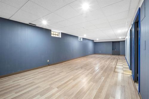 50 Kowall Bay, Winnipeg, MB - Indoor