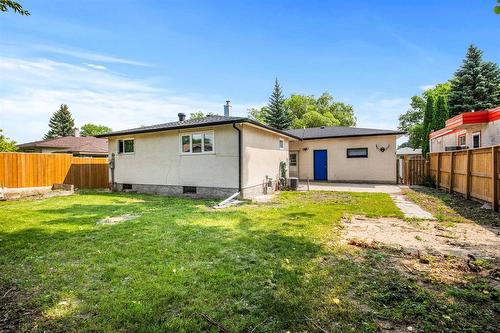 50 Kowall Bay, Winnipeg, MB - Outdoor With Exterior
