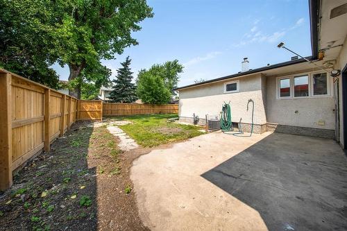 50 Kowall Bay, Winnipeg, MB - Outdoor