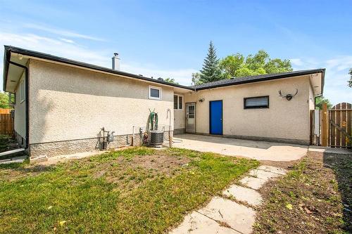 50 Kowall Bay, Winnipeg, MB - Outdoor