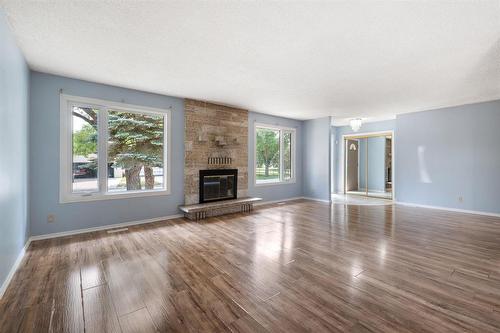 50 Kowall Bay, Winnipeg, MB - Indoor Photo Showing Living Room With Fireplace