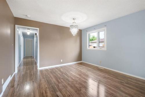 50 Kowall Bay, Winnipeg, MB - Indoor Photo Showing Other Room