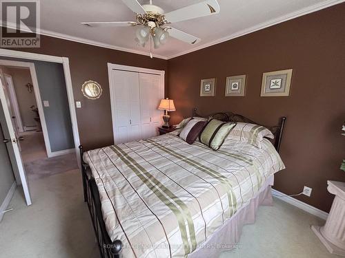324 Third Avenue, Cochrane, ON - Indoor Photo Showing Bedroom