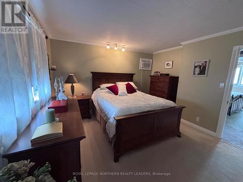 324 Third Avenue, Cochrane, ON - Indoor Photo Showing Bedroom