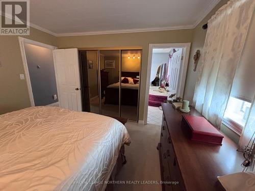 324 Third Avenue, Cochrane, ON - Indoor Photo Showing Bedroom