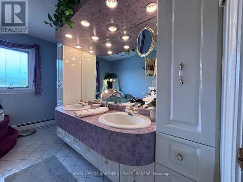 324 Third Avenue, Cochrane, ON - Indoor Photo Showing Bathroom