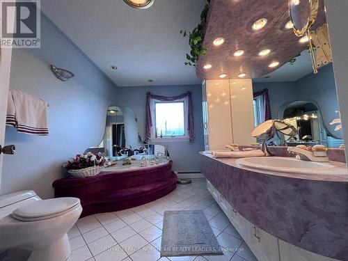 324 Third Avenue, Cochrane, ON - Indoor Photo Showing Bathroom