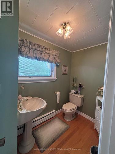 324 Third Avenue, Cochrane, ON - Indoor Photo Showing Bathroom