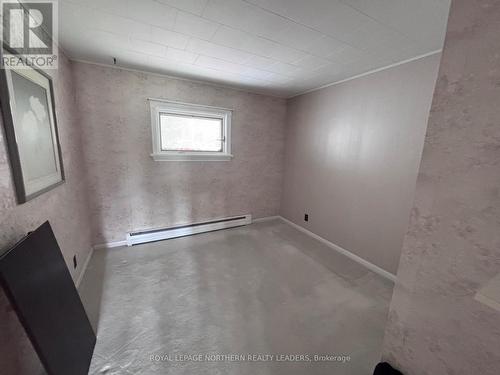 324 Third Avenue, Cochrane, ON - Indoor Photo Showing Other Room