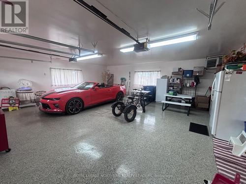 324 Third Avenue, Cochrane, ON - Indoor Photo Showing Garage