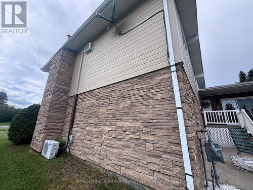 324 Third Avenue, Cochrane, ON - Outdoor