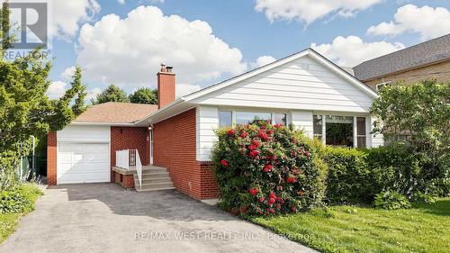32 Allonsius Drive, Toronto, ON - Outdoor