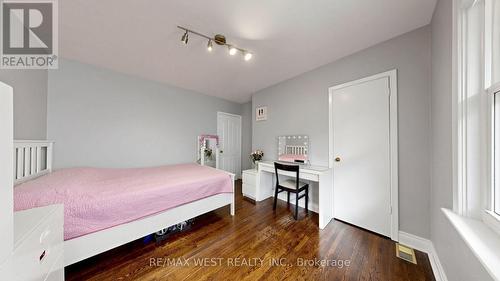32 Allonsius Drive, Toronto, ON - Indoor Photo Showing Bedroom