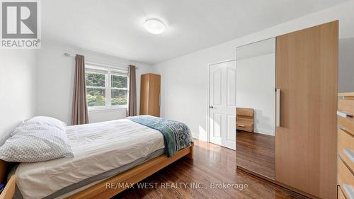 32 Allonsius Drive, Toronto, ON - Indoor Photo Showing Bedroom