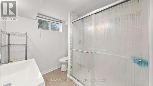 32 Allonsius Drive, Toronto, ON - Indoor Photo Showing Bathroom