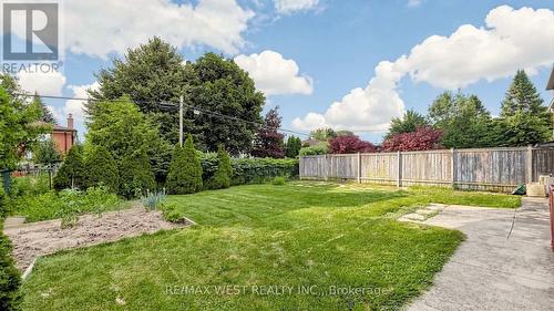 32 Allonsius Drive, Toronto, ON - Outdoor