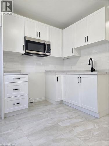 13 Stanley Street, Cambridge, ON - Indoor Photo Showing Kitchen