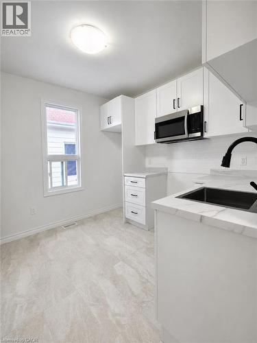 13 Stanley Street, Cambridge, ON - Indoor Photo Showing Kitchen