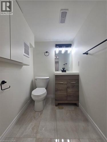 13 Stanley Street, Cambridge, ON - Indoor Photo Showing Bathroom