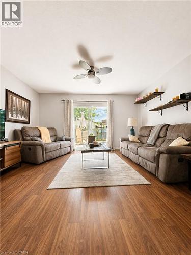 13 Stanley Street, Cambridge, ON - Indoor Photo Showing Living Room