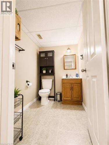 13 Stanley Street, Cambridge, ON - Indoor Photo Showing Bathroom