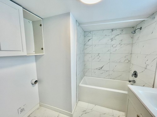 Bathroom - 3144Z Boul. Langelier, Montréal (Mercier/Hochelaga-Maisonneuve), QC - Indoor Photo Showing Bathroom