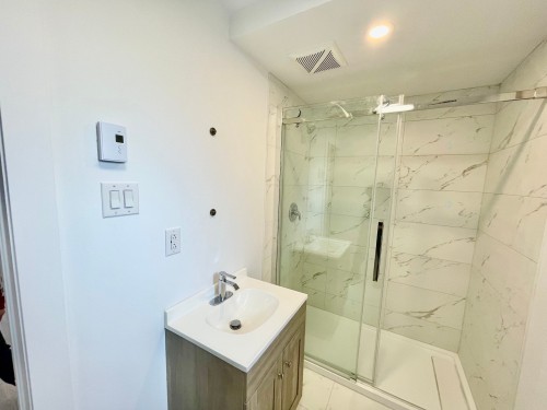 Bathroom - 3144Z Boul. Langelier, Montréal (Mercier/Hochelaga-Maisonneuve), QC - Indoor Photo Showing Bathroom
