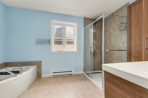 Salle de bains attenante à la CCP - 373 Rue Upper Edison, Saint-Lambert, QC - Indoor Photo Showing Bathroom