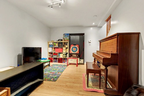 Salle familiale - 373 Rue Upper Edison, Saint-Lambert, QC - Indoor