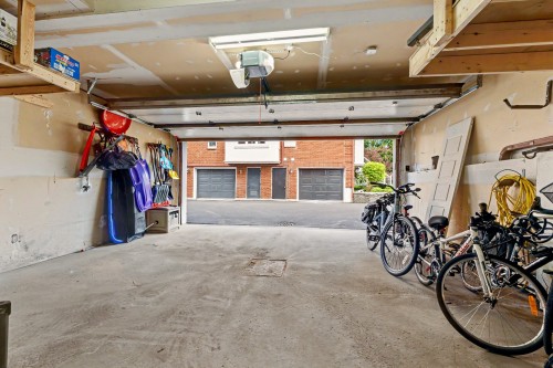 Garage - 373 Rue Upper Edison, Saint-Lambert, QC - Indoor Photo Showing Garage