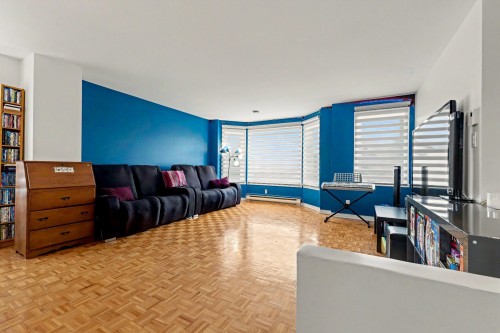 Salon - 373 Rue Upper Edison, Saint-Lambert, QC - Indoor