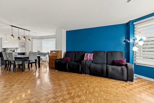 Salon - 373 Rue Upper Edison, Saint-Lambert, QC - Indoor