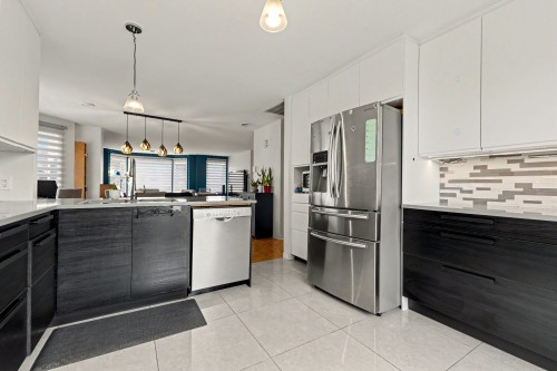 Cuisine - 373 Rue Upper Edison, Saint-Lambert, QC - Indoor Photo Showing Kitchen With Upgraded Kitchen