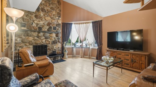 Salon - 2530 206E Rue, Saint-Georges, QC - Indoor Photo Showing Living Room With Fireplace